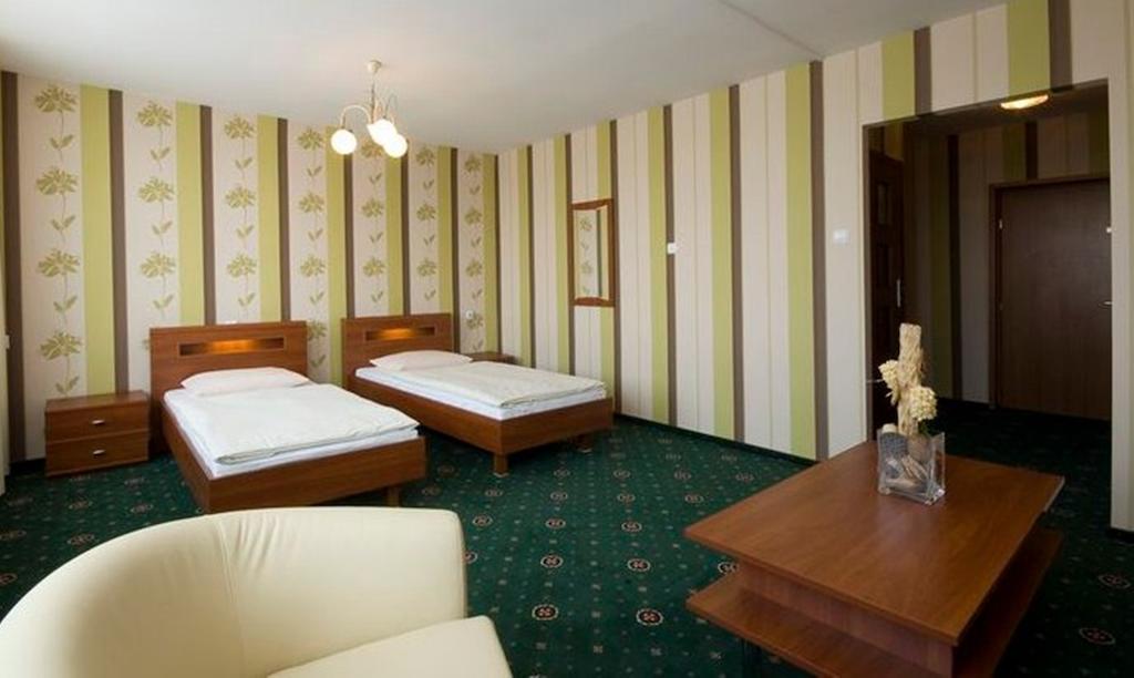 Hotel Naramowice Poznan Bagian luar foto