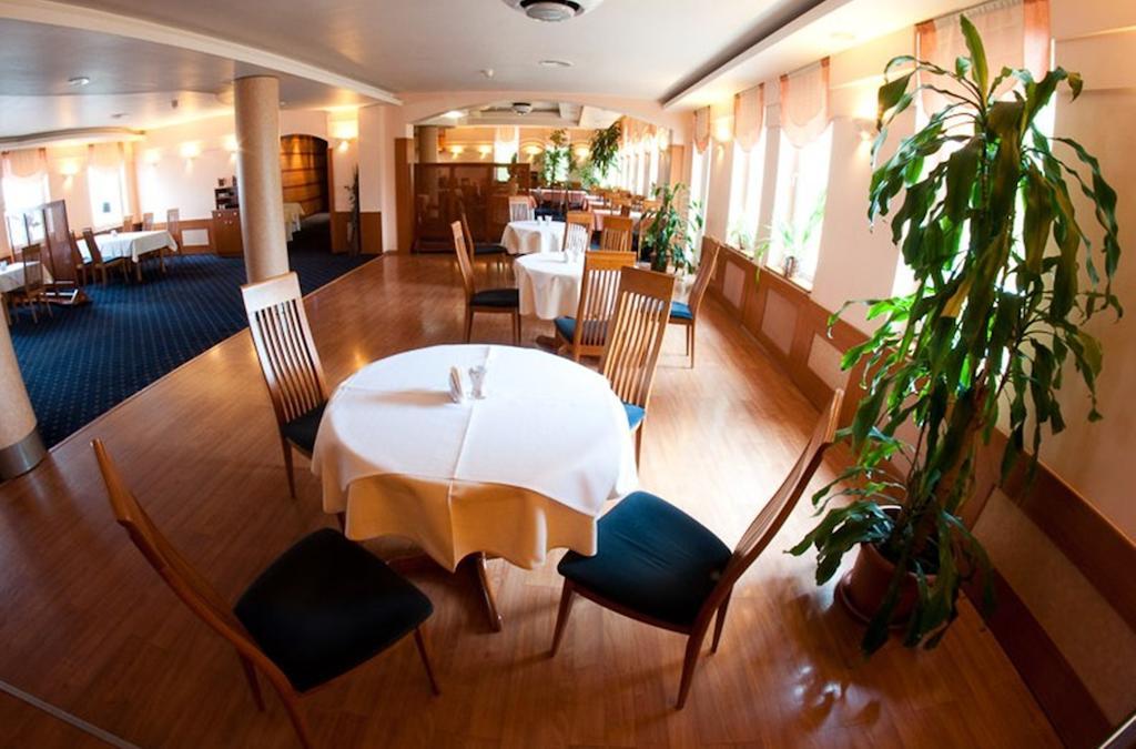 Hotel Naramowice Poznan Bagian luar foto